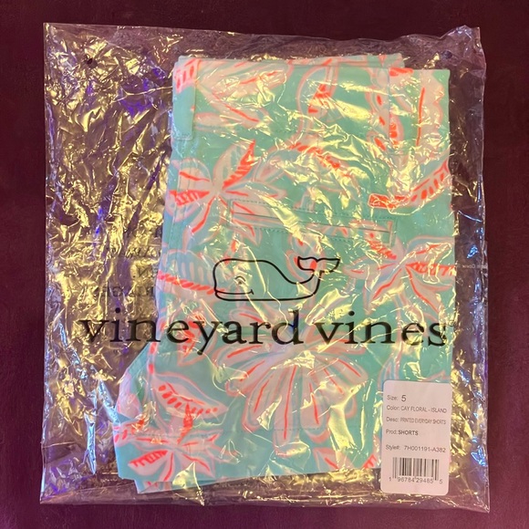 Vineyard vines, size 5 girls shorts - Picture 6 of 9